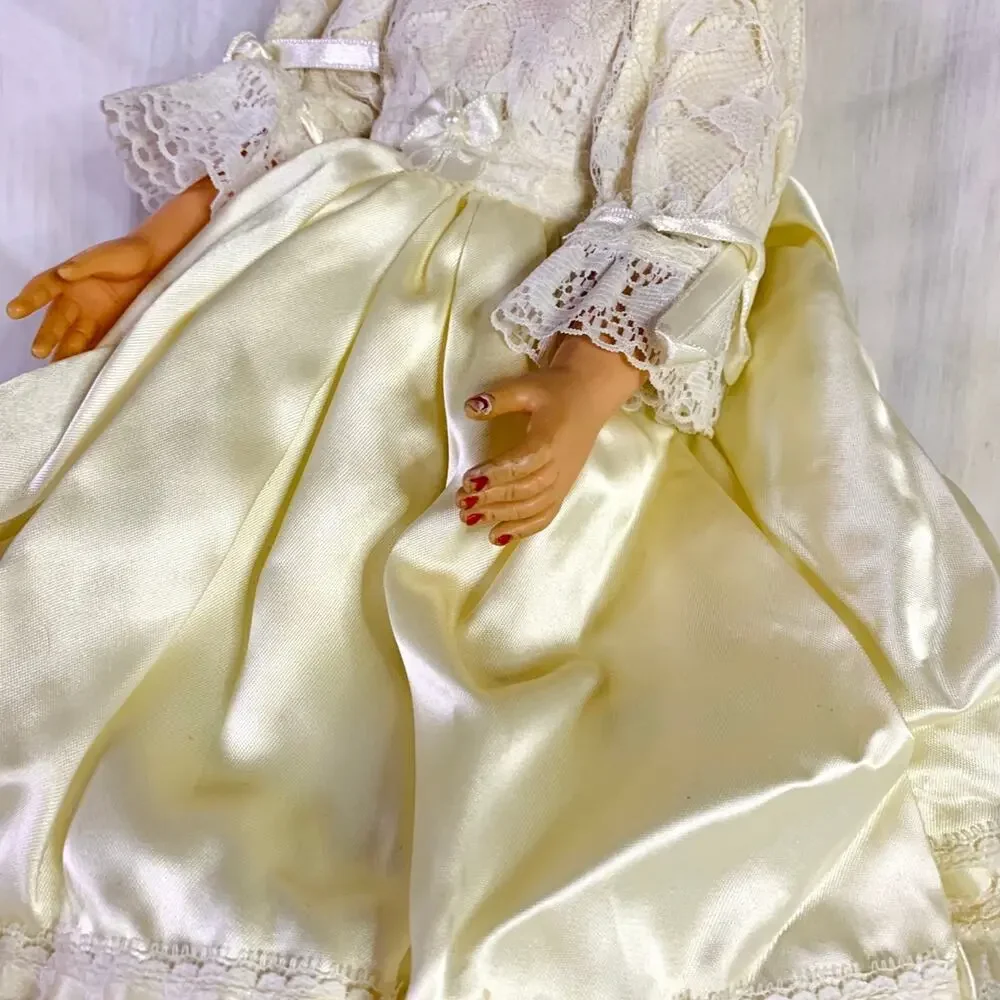 Vintage 1950s Baby Doll Blonde Hair Sleepy Eyes 12